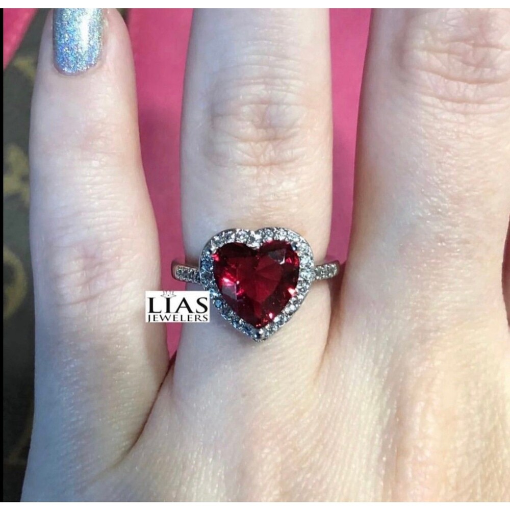 Brand New 18k White Gold  Wedding Ring, Engagement Ring, Heart Shape Ring